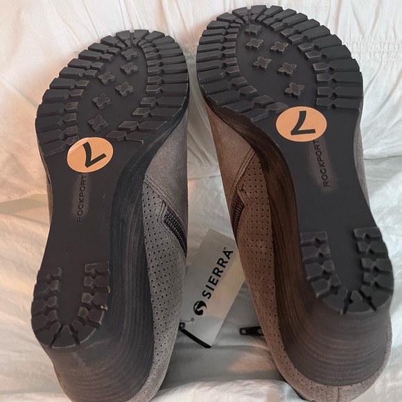 NWT Women’s Rockport Wedge Bootie Suede Leather in Gray size 7 - Picture 7 of 10